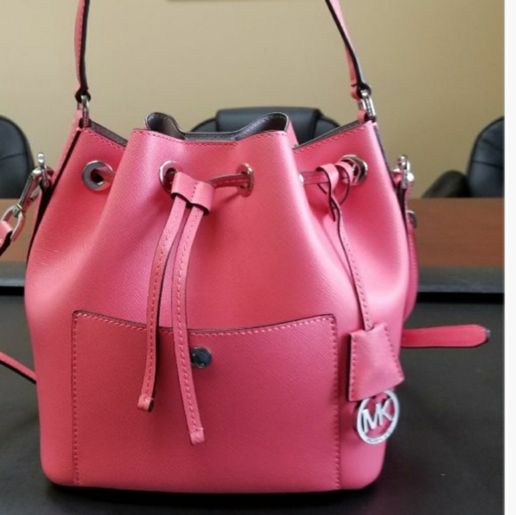 MICHAEL KORS Handbags - MICHAEL KORS BAG